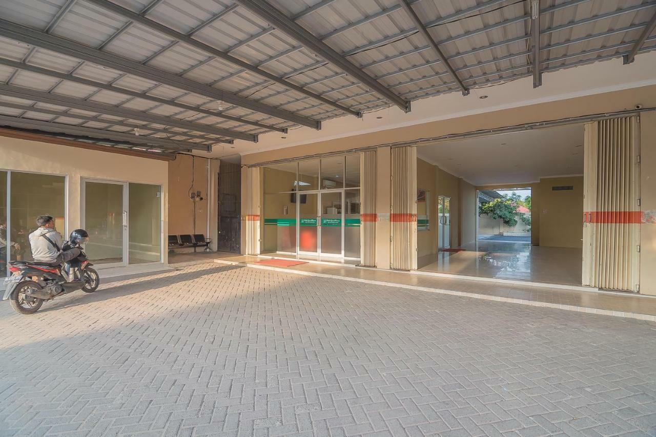 Reddoorz Plus Near Syamsudin Noor Airport 3 Banjarbaru Ngoại thất bức ảnh