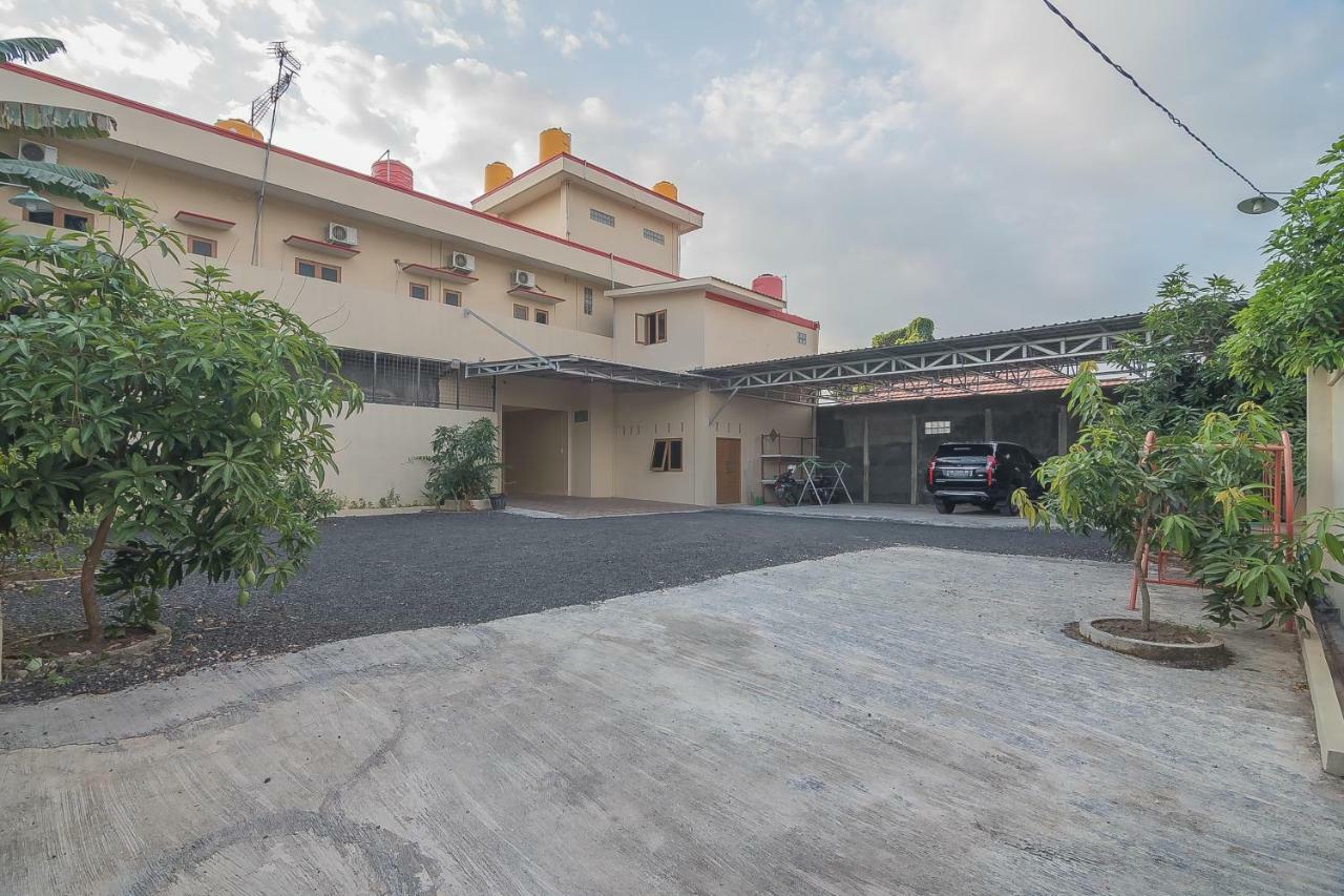 Reddoorz Plus Near Syamsudin Noor Airport 3 Banjarbaru Ngoại thất bức ảnh