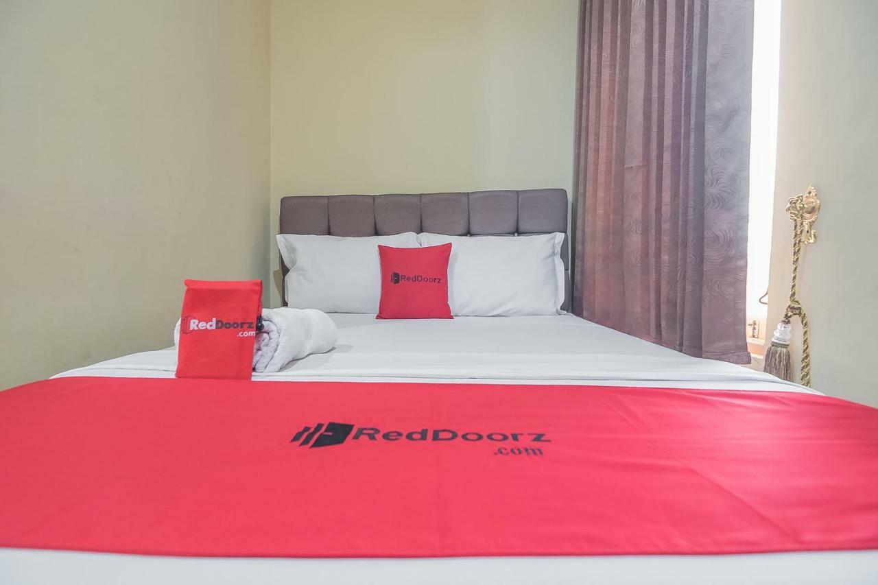 Reddoorz Plus Near Syamsudin Noor Airport 3 Banjarbaru Ngoại thất bức ảnh