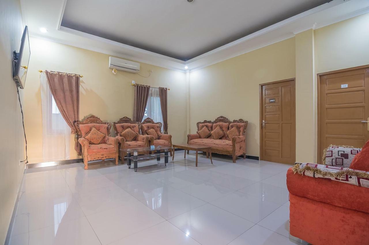 Reddoorz Plus Near Syamsudin Noor Airport 3 Banjarbaru Ngoại thất bức ảnh